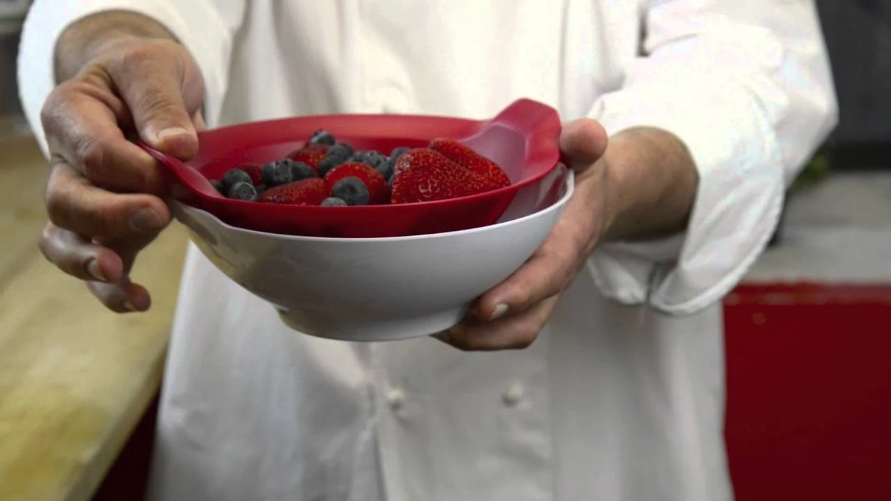 Prepara Berry Bowl | White/Red - Image 5