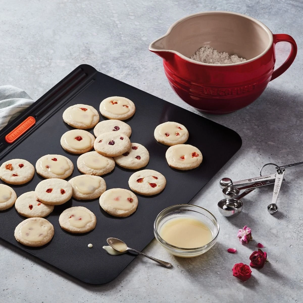 Le Creuset 2 Qt. Stoneware Batter Bowl | Cerise/Cherry Red - Image 3